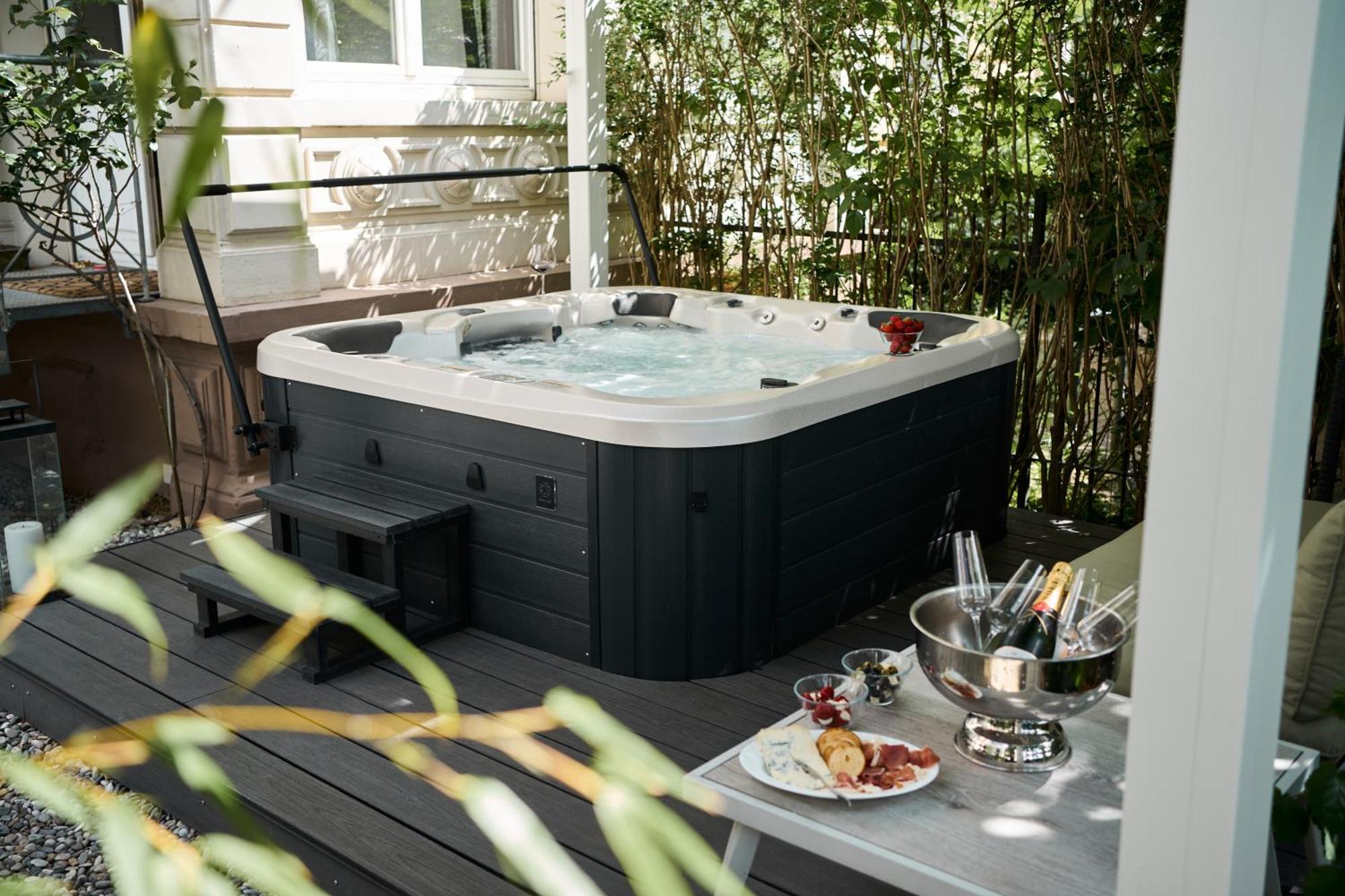 Historical Luxury Homes - Stadtvilla Mit Jacuzzi Und Garten Freiburg im Breisgau Kültér fotó